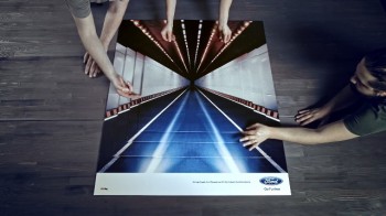 다이나믹 헤드라이트를 부각시킨 포드자동차의 어댑티브 포스터 (2)