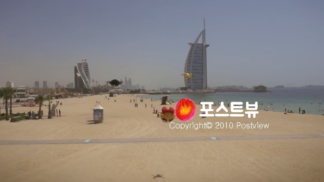 두바이 상공에서 드론을 이용한 카툰네트워크 캐릭터 (2)
