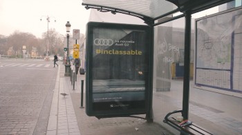 아우디 자동차를 부각시킨 버스정거장 광고 (2)